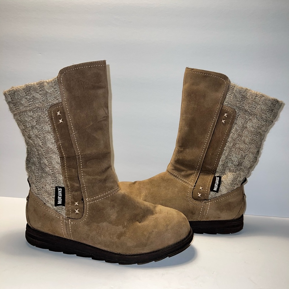 ** Women’s MukLuks Boots - Size 9 **